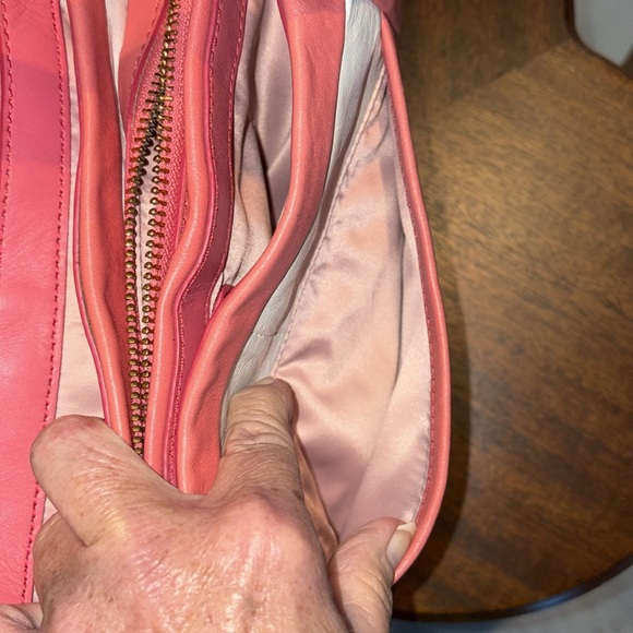 Coach 18601 Turnlock front pocket shoulder bag 3 compartment leather white/coral - Picture 15 of 17